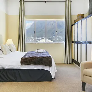 https://liberty-lodge.hotels-capetown.com